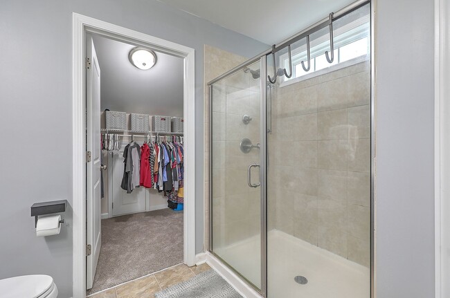 Building Photo - Spacious and updated home in Bluffs at Ash...