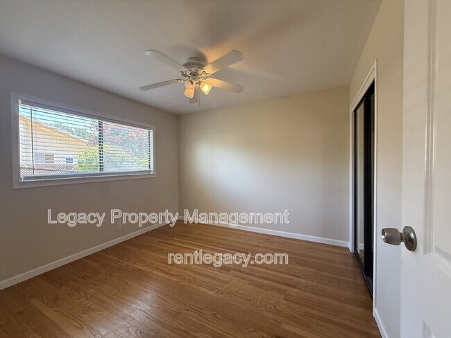 Building Photo - 309 Plum St