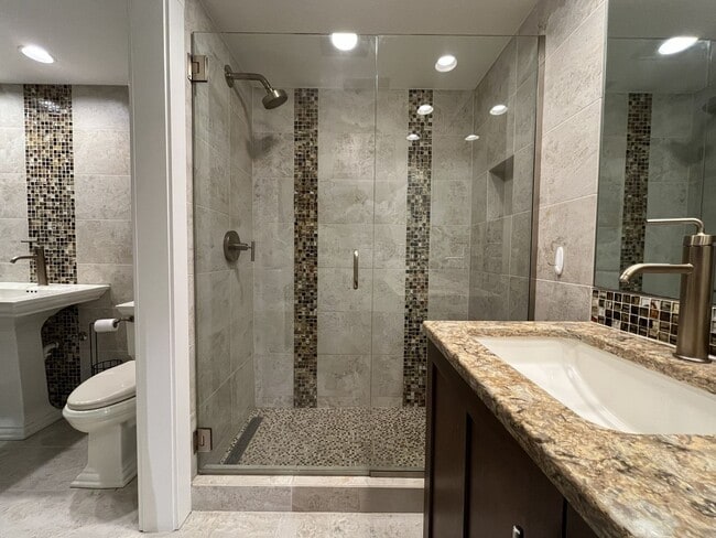 Building Photo - Ground Floor End Unit on Jantzen Beach with River Views & Flexible Living Space