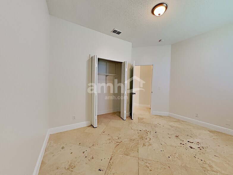 Building Photo - 13740 Hawkeye Dr