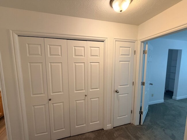 Building Photo - PAY NOTHING UNTIL AUGUST 1ST- 3 Bed, 2.5 Bath Townhome in Pleasant Grove