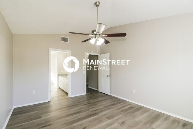 Building Photo - 4 Bedroom Pet-Friendly Home in LAKELAND, FL with Main Street Renewal