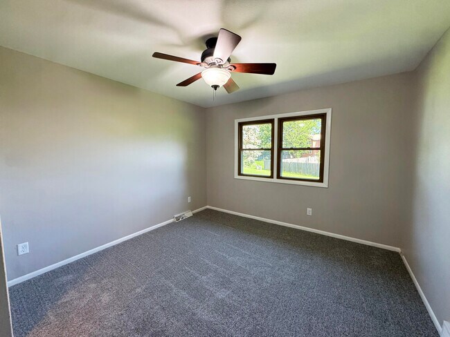 Building Photo - 1614 Stardust Dr