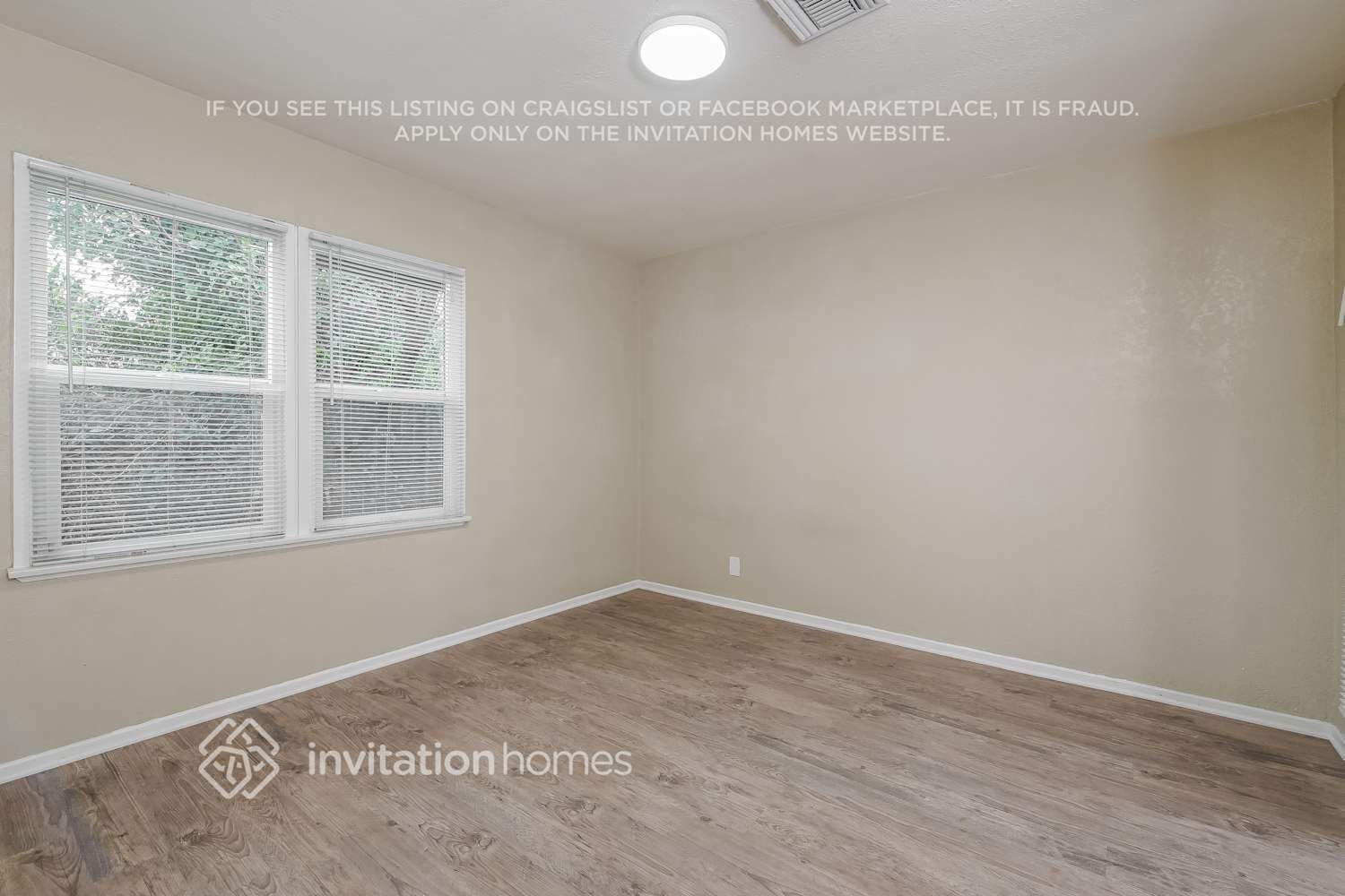 Building Photo - 17363 Saticoy St