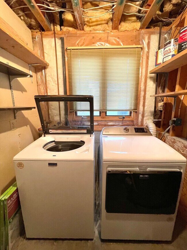 Building Photo - ~Applications Pending~ RENT SPECIAL ~ HOLIDAY MERRINESS ~ Beautiful 4 bedroom cul-de-sac home for...