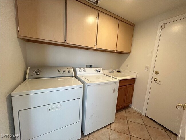 Building Photo - 9757 Derbyhill Cir