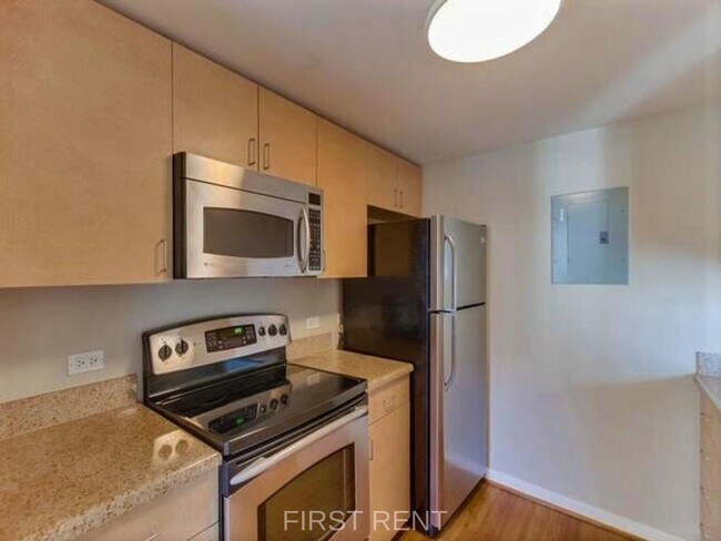 Building Photo - 425 W Beech St