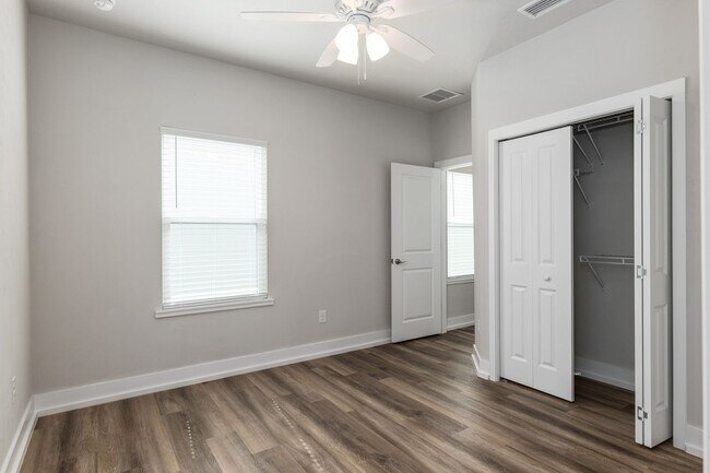 Building Photo - Stunning Brand-New 3-Bedroom, 3-Bathroom H...