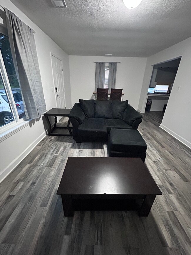 Building Photo - 1223 Poplar Ave