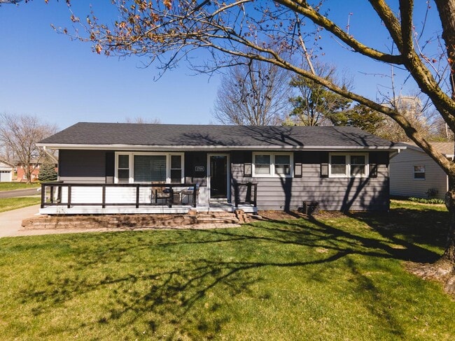 Building Photo - 2709 Highland Dr