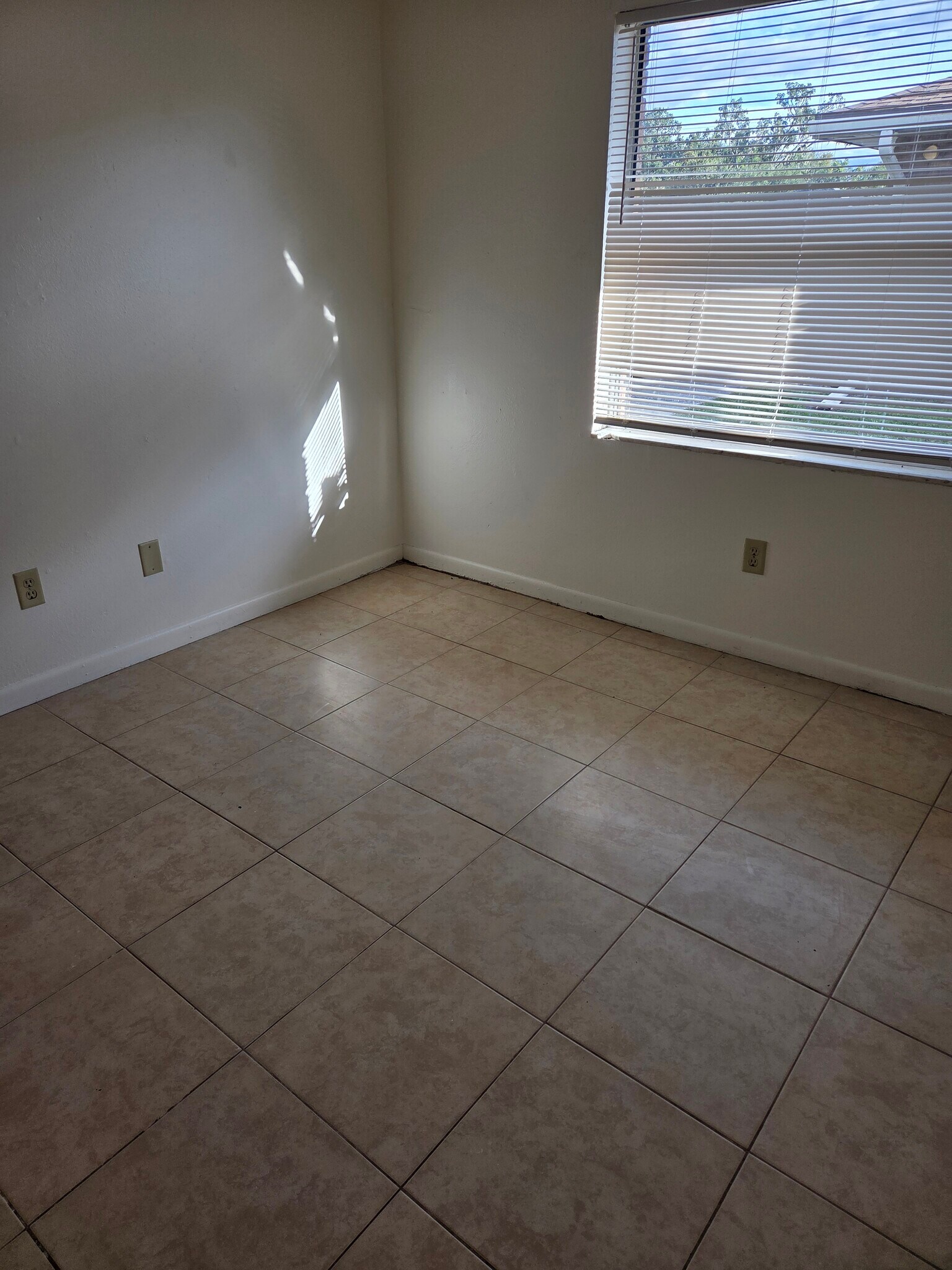 Building Photo - 3228 Bloomingdale Villas Ct