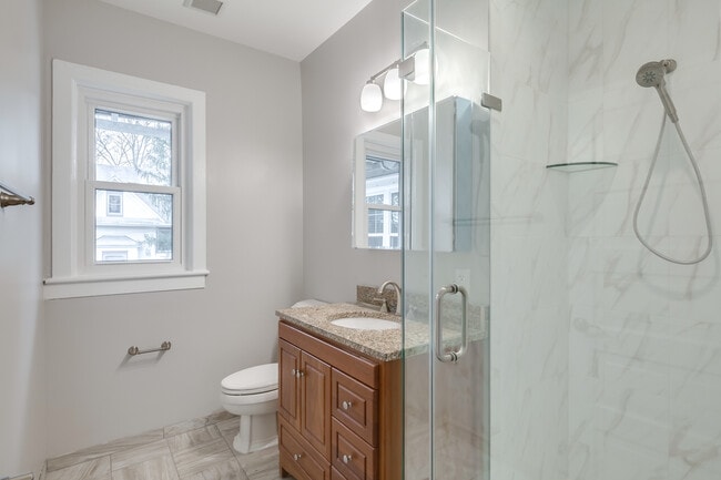 BATHROOM 1 - 309 WARWICK Rd