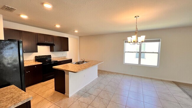 Building Photo - Beautiful 3 Bedroom, 2 Bathroom Home near ...