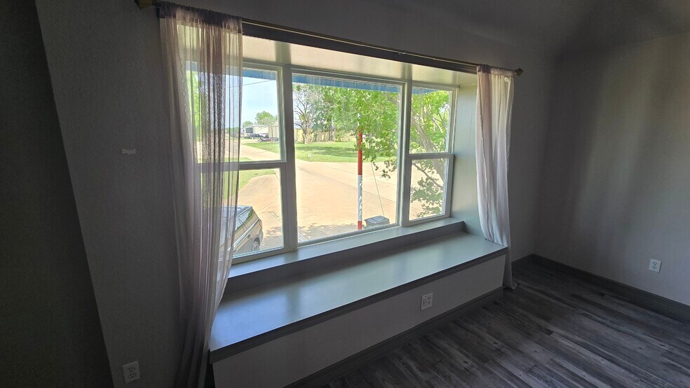 Building Photo - 10190 Doolittle Dr