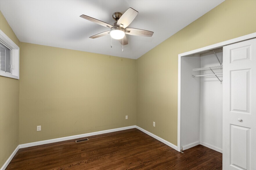 Building Photo - 854 Brooklawn Dr