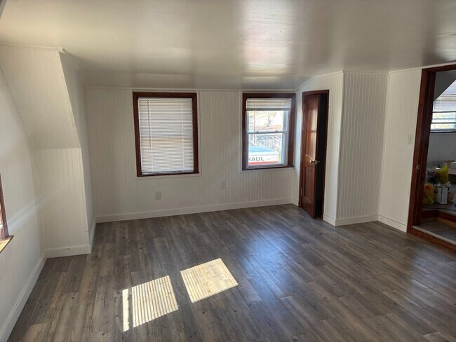 Building Photo - 4745 Lind St