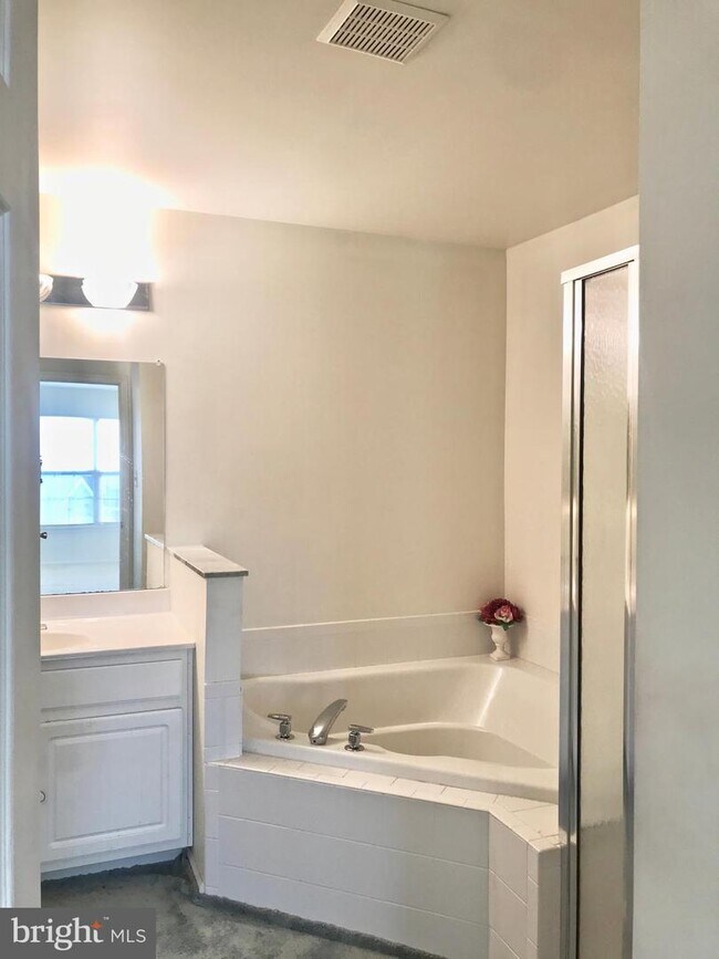 Building Photo - 2604 Delancey Way