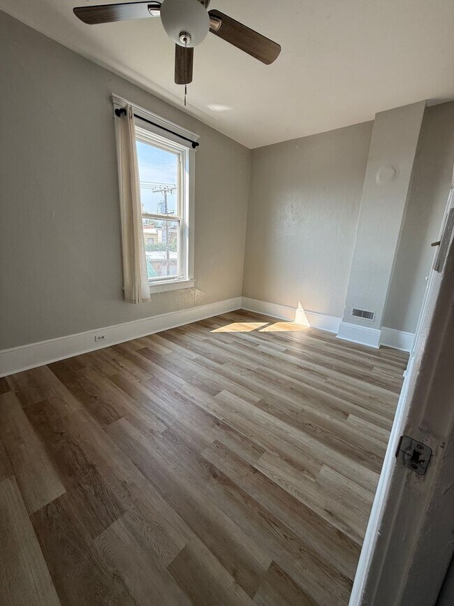Building Photo - 720-722 W Granite
