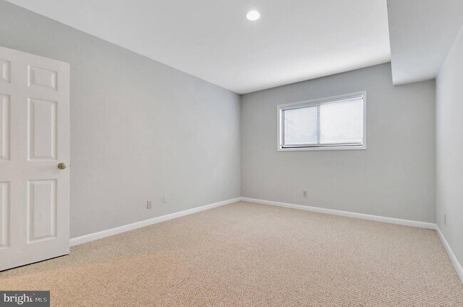 Building Photo - 208 Skyhill Rd