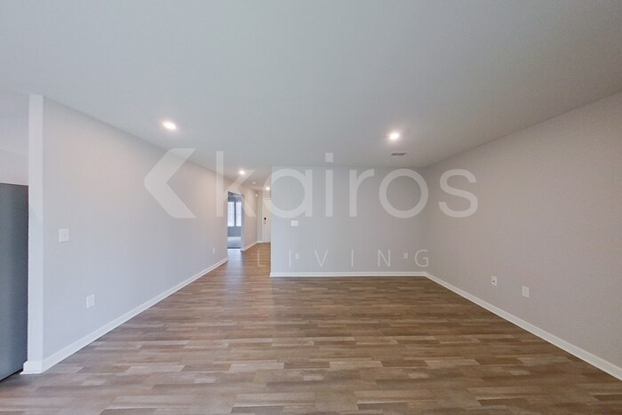 Building Photo - 280 Laurel Springs Dr
