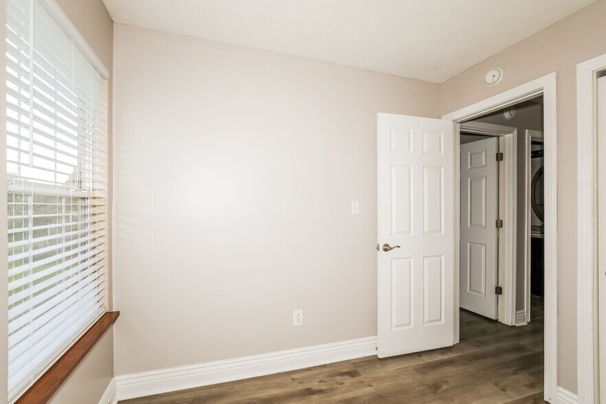 Building Photo - 10207 Carmine Dr
