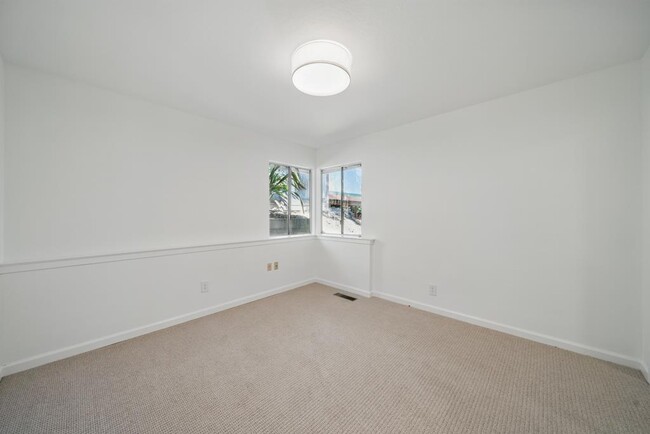 Building Photo - 1406 Cedarwood Dr