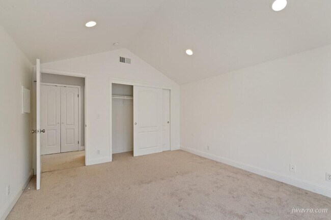 Building Photo - 25 Homestead