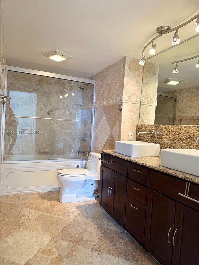 Building Photo - 3675 N Country Club Dr