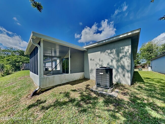 Building Photo - 6637 Gentle Oaks Dr E