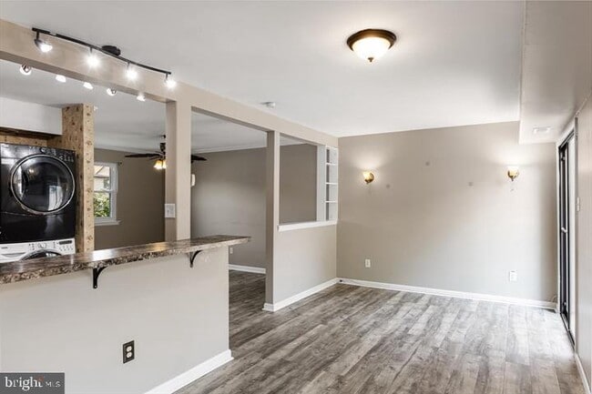 Building Photo - 123 Presidential Dr