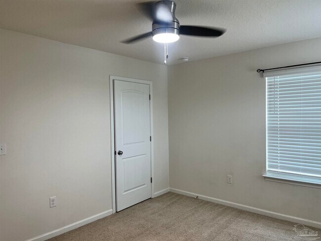 Building Photo - 5862 Blackhorse Cir