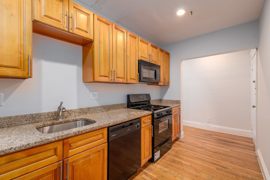 Building Photo - 286 Chestnut Hill Ave