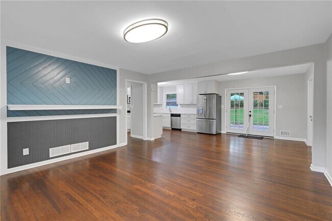 Building Photo - 2710 Dresden Dr