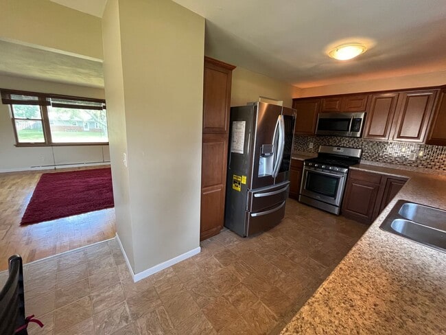 Building Photo - 3-bedroom, 1.5 bathroom unfurnished home in Saint Joseph