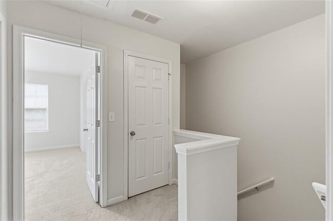 Building Photo - 6710 Stoneleigh Way