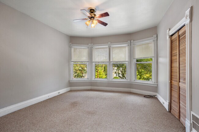 Building Photo - 1303 Waugoo Ave