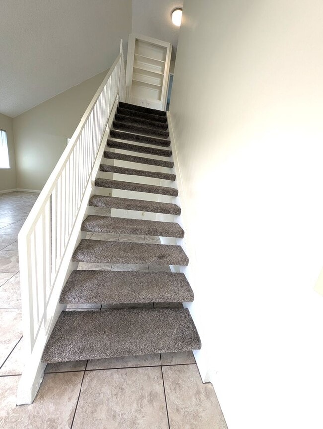 Building Photo - 2 Stories SFR - 4 Bedrooms + 2 Baths.  AVAILABLE NOW!