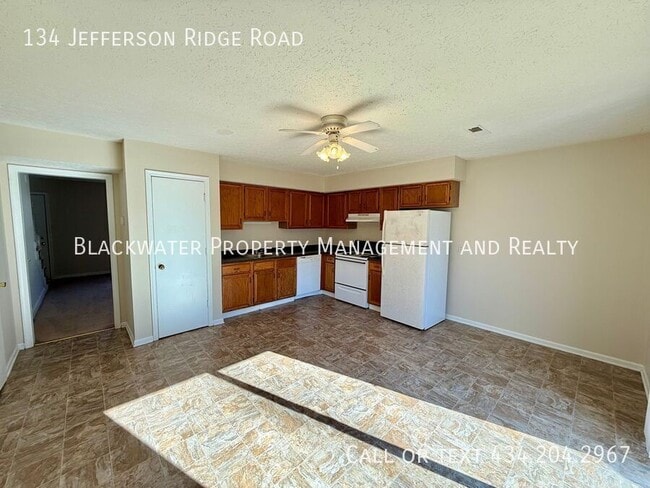Building Photo - 134 Jefferson Ridge Rd