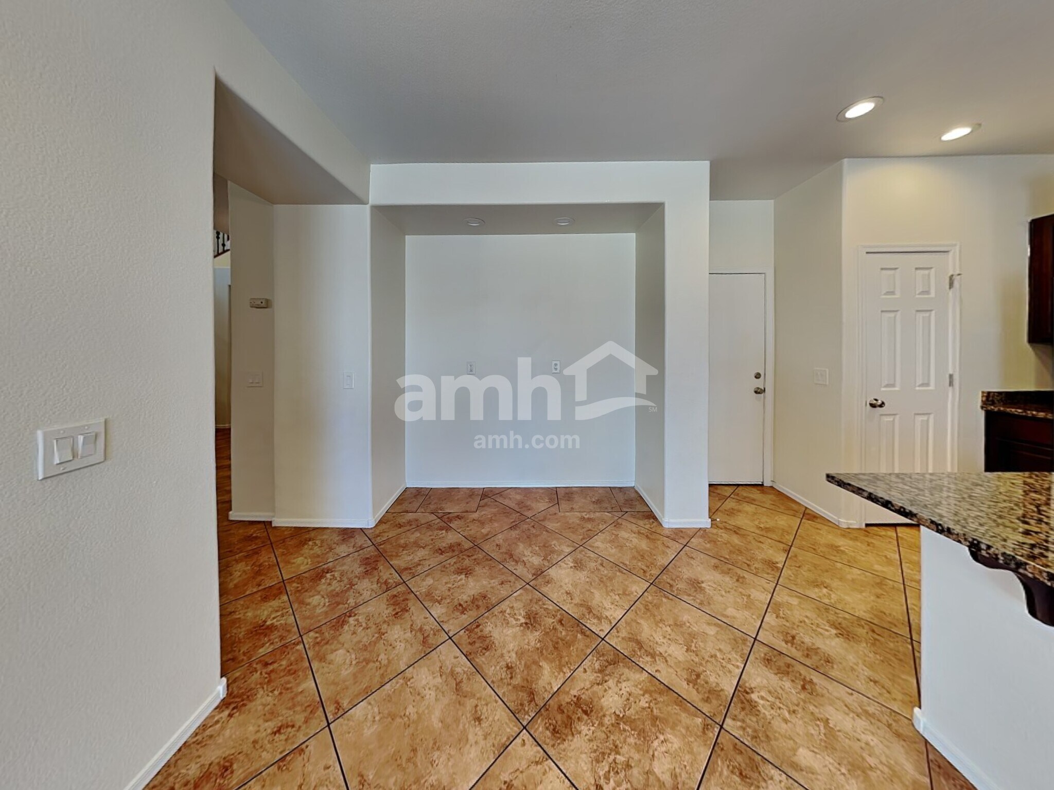 Building Photo - 6211 S Pearl Dr