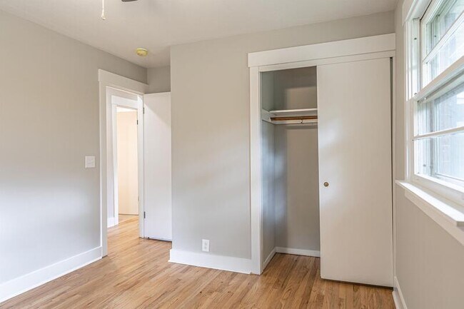 Building Photo - 440 W Maine Ave