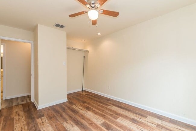 Building Photo - 11826 Greenwood Village Dr