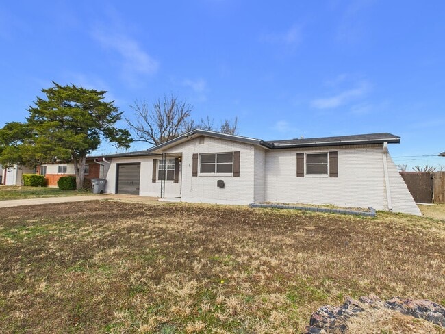 Building Photo - 619 SW 45th St