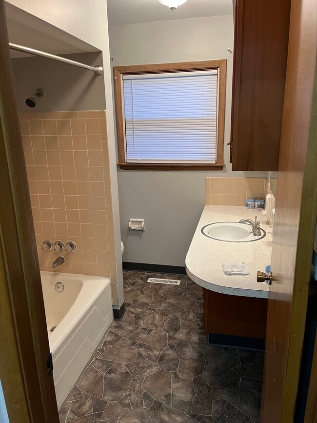 Building Photo - 240 Smith St