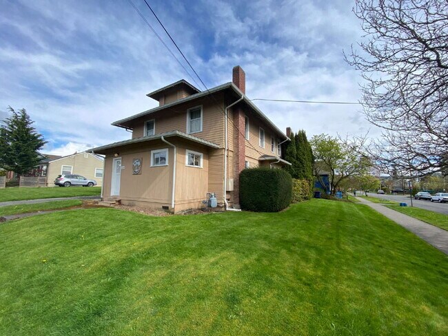 Building Photo - Walk to Downtown & Waterfront from Lettered Streets | 1BR Gem for $1,400/mo