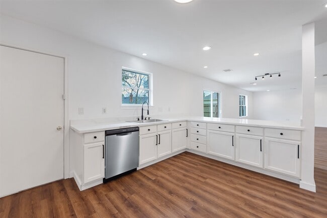 Building Photo - 11703 N Perry Ave