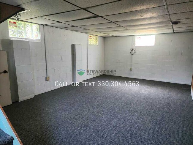 Building Photo - 1030 Sawyer Ave