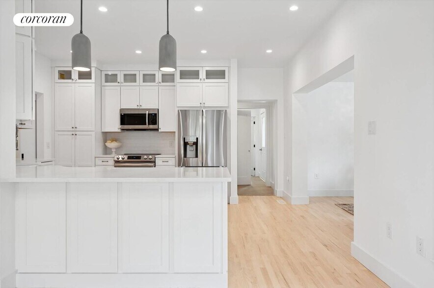 Building Photo - 4056 Noyack Rd