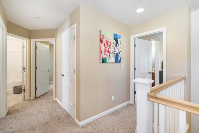 Building Photo - 3 BED 2.5 BATH TOWNHOME IN THE VILLAGES OF SHASTA VIEW GARDENS