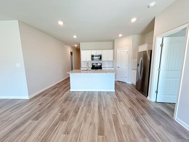 Building Photo - 13968 Malbec Ave