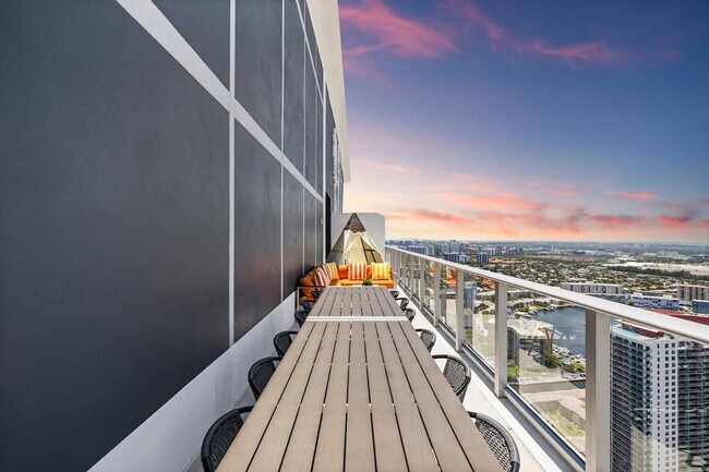 Building Photo - 4010 S Ocean Dr